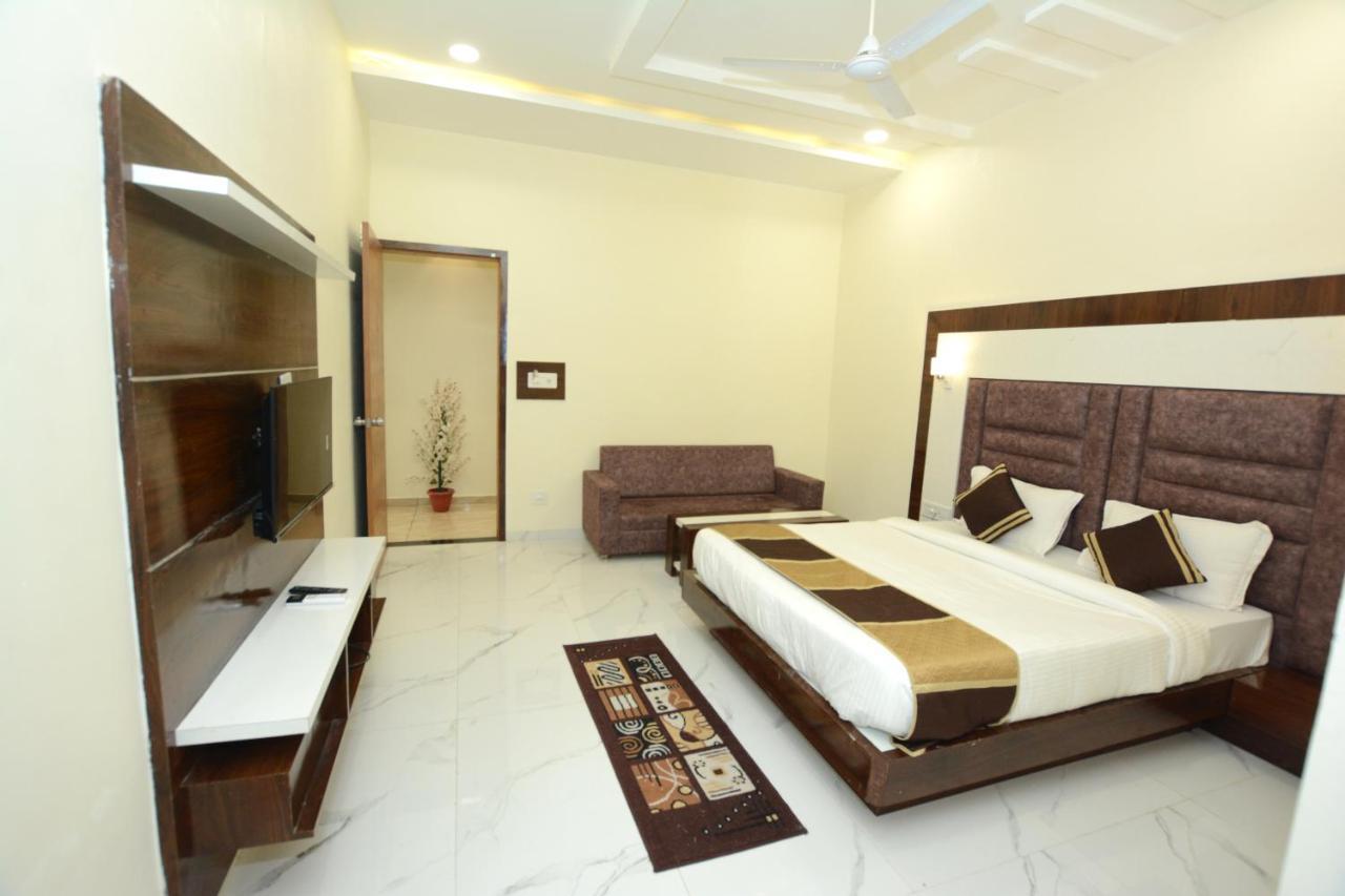 Hotel Villa Inn Ānand Zewnętrze zdjęcie