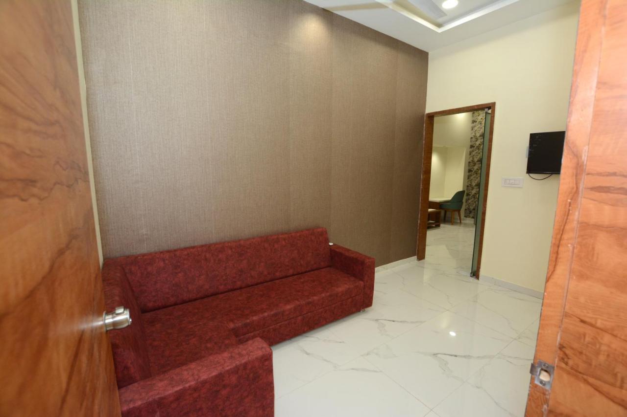 Hotel Villa Inn Ānand Zewnętrze zdjęcie